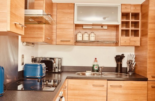Leeds Apartment | Central Leeds Dock Apt & Free Secure Parking!