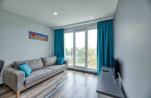 Atasehir Apartment | Central Located and Clean 1+1 Flat In Ataşehir