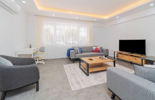 Muratpasa Apartment | Central Located Big Spacious Flat in Muratpasa