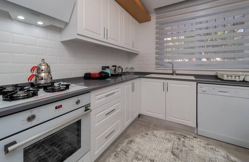 Muratpasa Apartment | Central Located Big Spacious Flat in Muratpasa