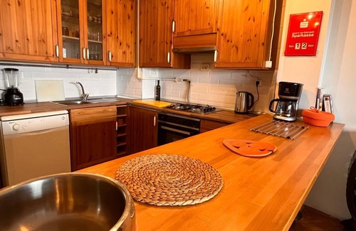 Inegeul Apartment | Central Located, Quiet and Large Flat in Cihangir / Taxim