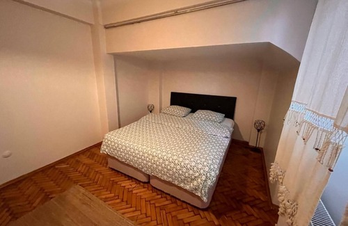 Inegeul Apartment | Central Located, Quiet and Large Flat in Cihangir / Taxim