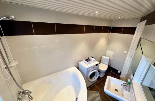 Kadriorg Apartment | Central Location Apartment with Wide Bath