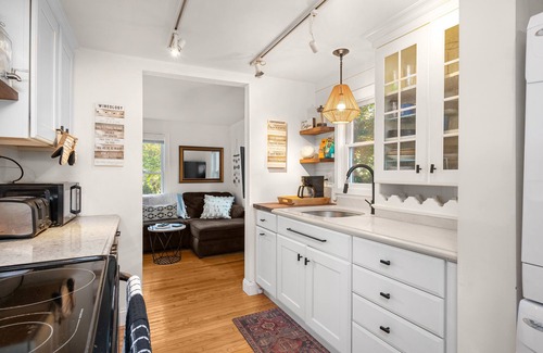 Orleans House | Central location! Bungalow for 2 + Garden