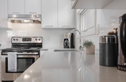 Connaught Apartment | Central location, fitness facilities, king beds