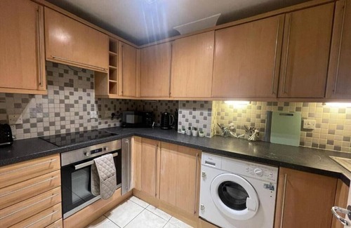 Swindon Apartment | Central Location*Long Stays Discounts*Free Parking