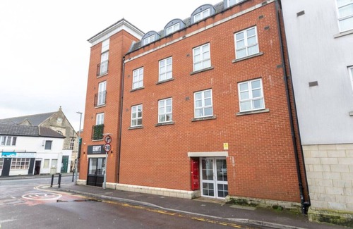 Swindon Apartment | Central Location*Long Stays Discounts*Free Parking