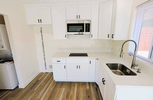 Inglewood Villa | Central Location: SoFi, Intuit, Youtube, Beach
