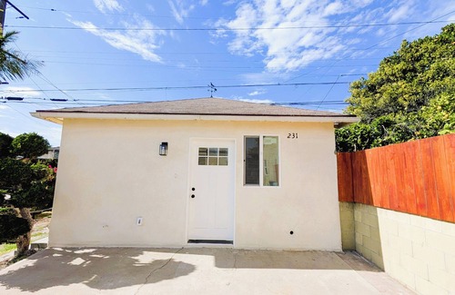 Inglewood Villa | Central Location: SoFi, Intuit, Youtube, Beach