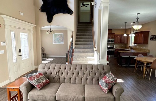 Wasilla House | Central Location - Vacation Adventure or Family Retreat 3BR 2.5BA!
