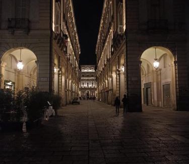 Roman Quarter Apartment | Central Loft Carina ideale per visitare il Centro di Torino