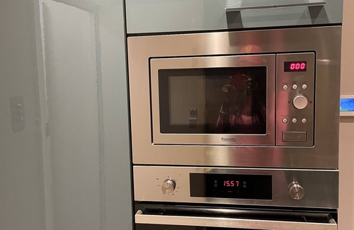 St. Helen's Apartment | Central London-2 mins from train station