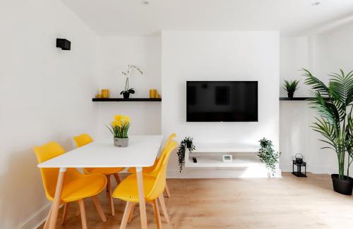 Bryanston and Dorset Square Apartment | Central London flat in Marylebone by Regents Park