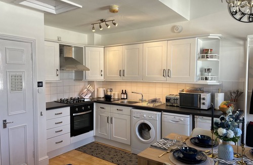 Pimlico Apartment | Central London Flat - Next to Victoria, Buckingham palace, with views of Big Ben