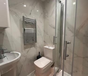 Kennington House | Central London Zone1 Room - Bath