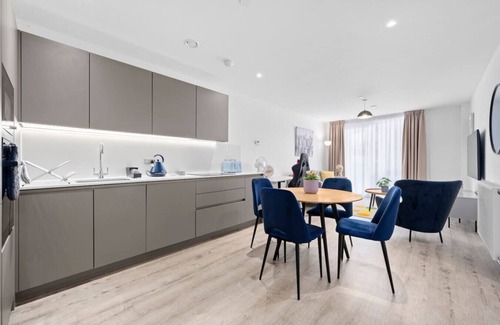 Salford Apartment | Central: Luxurious Chique Two Bedroom Apartment