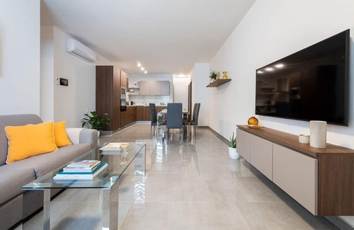 Birkirkara Apartment | ★ Central LUX Maisonette w/HEATED POOL & patio ⮕