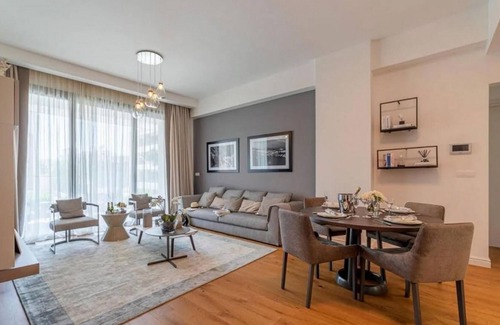 Perea Apartment | Central Luxury Apartment 3BR Wifi