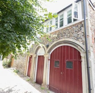 Bury St Edmunds Apartment | Central Medieval Grid Unique home with Gated parking