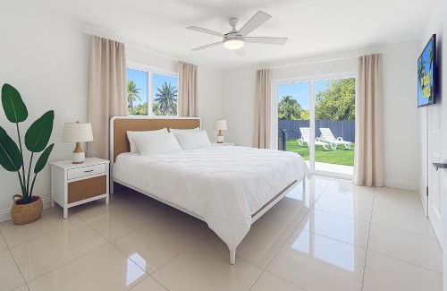 Coral Way Apartment | Central Miami Oasis, Near Brickell, Grove & Little Havana