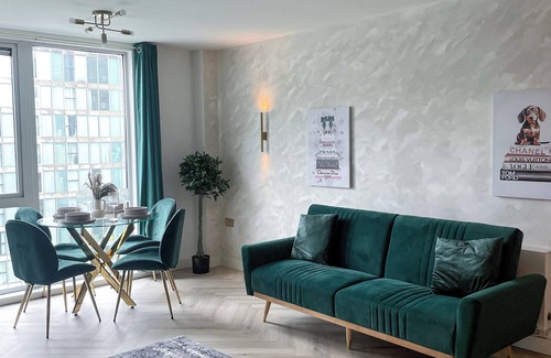 Central Milton Keynes Apartment | Central Milton Keynes Apartment W/Private Balcony, Newly Refurbished