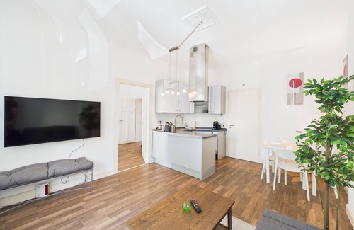 Wiesbaden Apartment | Central modern apartment I balcony I up to 4 persons