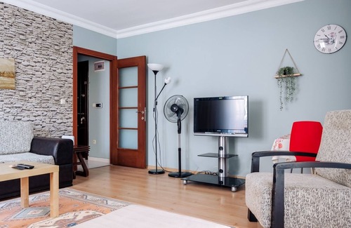 Umraniye Apartment | Central Modern Flat, 7 min to Metropol Mall