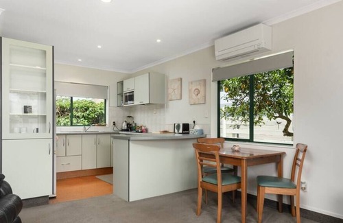 Mount Maunganui House | Central Mount Studio with Pool