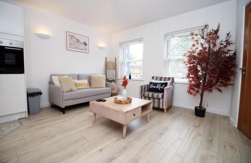 Mumbles Apartment | Central Mumbles Apartment, Properties By O & G, Incredible Location, Sleeps 4!