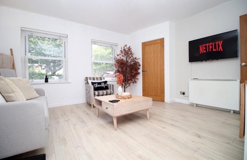 Mumbles Apartment | Central Mumbles Apartment, Properties By O & G, Incredible Location, Sleeps 4!