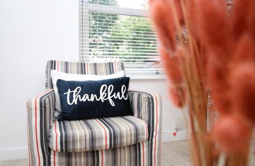 Mumbles Apartment | Central Mumbles Apartment, Properties By O & G, Incredible Location, Sleeps 4!