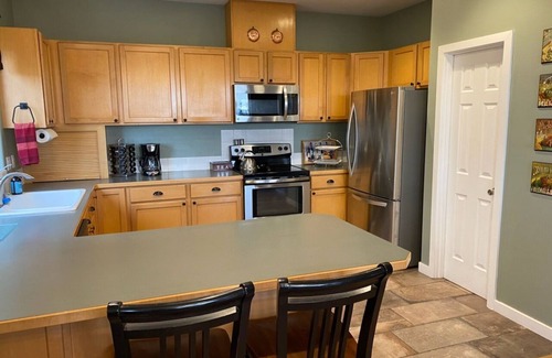 Crooked River Ranch House | Central Oregon Escape - Mountain Views - Hot Tub - AC and Fireplace
