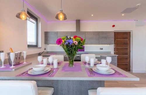 Cheltenham Apartment | Central Penthouse with Hot Tub & Views 22