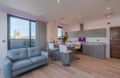 Cheltenham Apartment | Central Penthouse with Hot Tub & Views 22