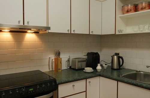 Orange House | Central, pet friendly! Walk everywhere in the Orange CBD