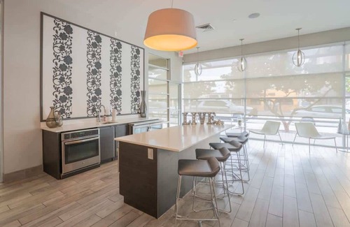 Evans Churchill Apartment | Central PHX with Pool, Gym +Parking +W/D Walkable