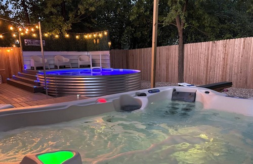 Beacon Ridge House | Central⛪ Pool 🏊‍♀️BBQ🍗 Spa 🌊4BR👩‍👩‍👧‍👧9 Beds🎡 Arcade🐱‍👓 Shuffleboard