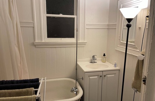 Castro District Apartment | Central, quiet 3 bdrm SF summer sublet 6/16-8/15 - Duboce Park