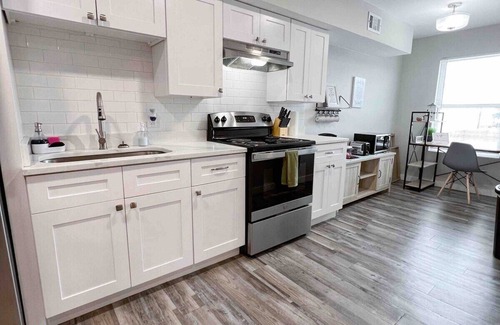 Del Mar Apartment | Central+RemoteWork+Ext Stay Discts+Min2Beach