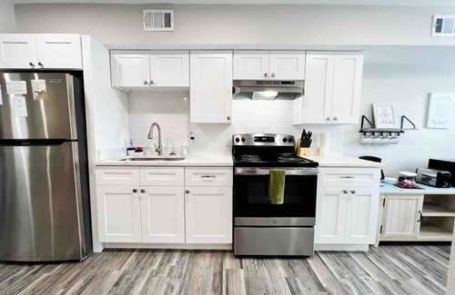 Del Mar Apartment | Central+RemoteWork+Ext Stay Discts+Min2Beach