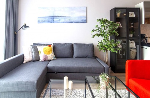 Kadikoy Apartment | Central Residence Flat with Balcony in Fikirtepe