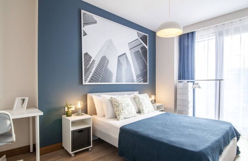 Kadikoy Apartment | Central Residence Flat with Balcony in Fikirtepe