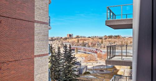 Eau Claire Apartment | Central River Luxe Gym