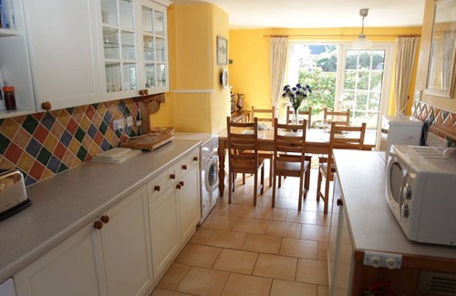 Dittisham House | Central River View Cottage, Perfect for Families