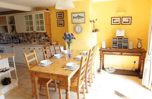 Dittisham House | Central River View Cottage, Perfect for Families