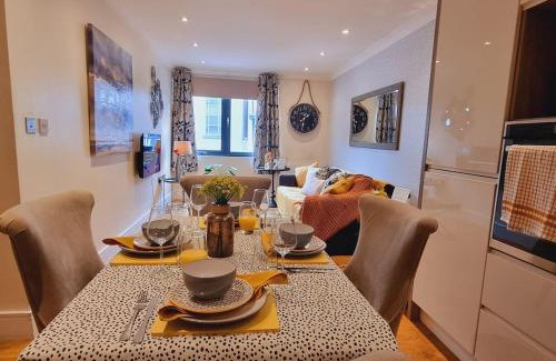 Bristol City Centre Apartment | Central Riverside Apartment