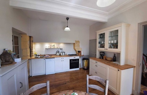 Sarlat-la-Caneda House | CENTRAL SARLAT, DETACHED HOUSE, HEATED POOL, PARKING, WiFI, EXCELLENT REVIEWS