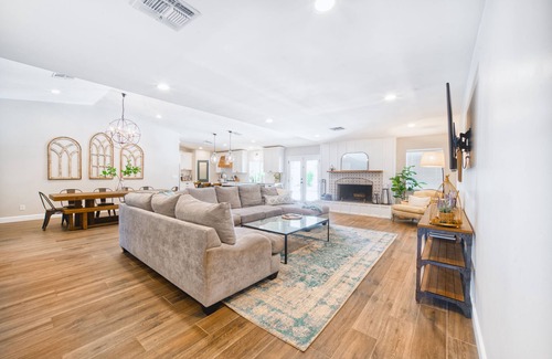 Avant House | Central Scottsdale! Heated Pool & Arcades & Large Backyard