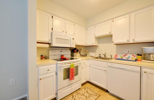 Sea Isle City Apartment | Central Sea Isle City Condo - 1 Block to the Beach