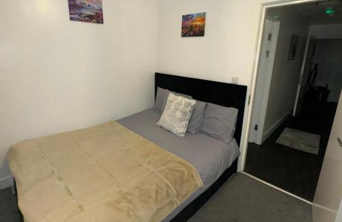 Sheffield City Centre Apartment | Central Sheffield Duplex 3-Bed Apt Sleeps 8